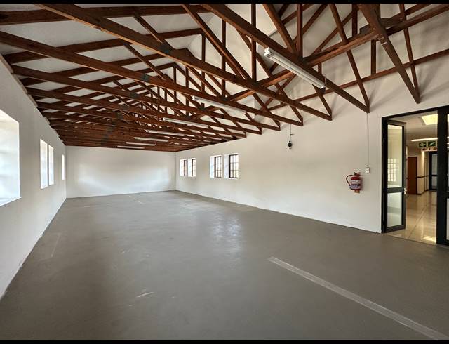 89M² OFFICE TO LET IN PARKMORE